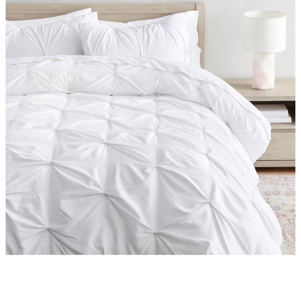 Pottery Barn Teen Twin/Twin XL Microfiber Pintuck Comforter and Sham Set